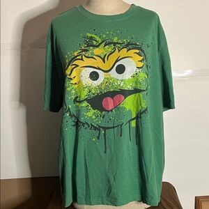 😄Sesame Street Oscar The Grouch 2011 Tshirt XL